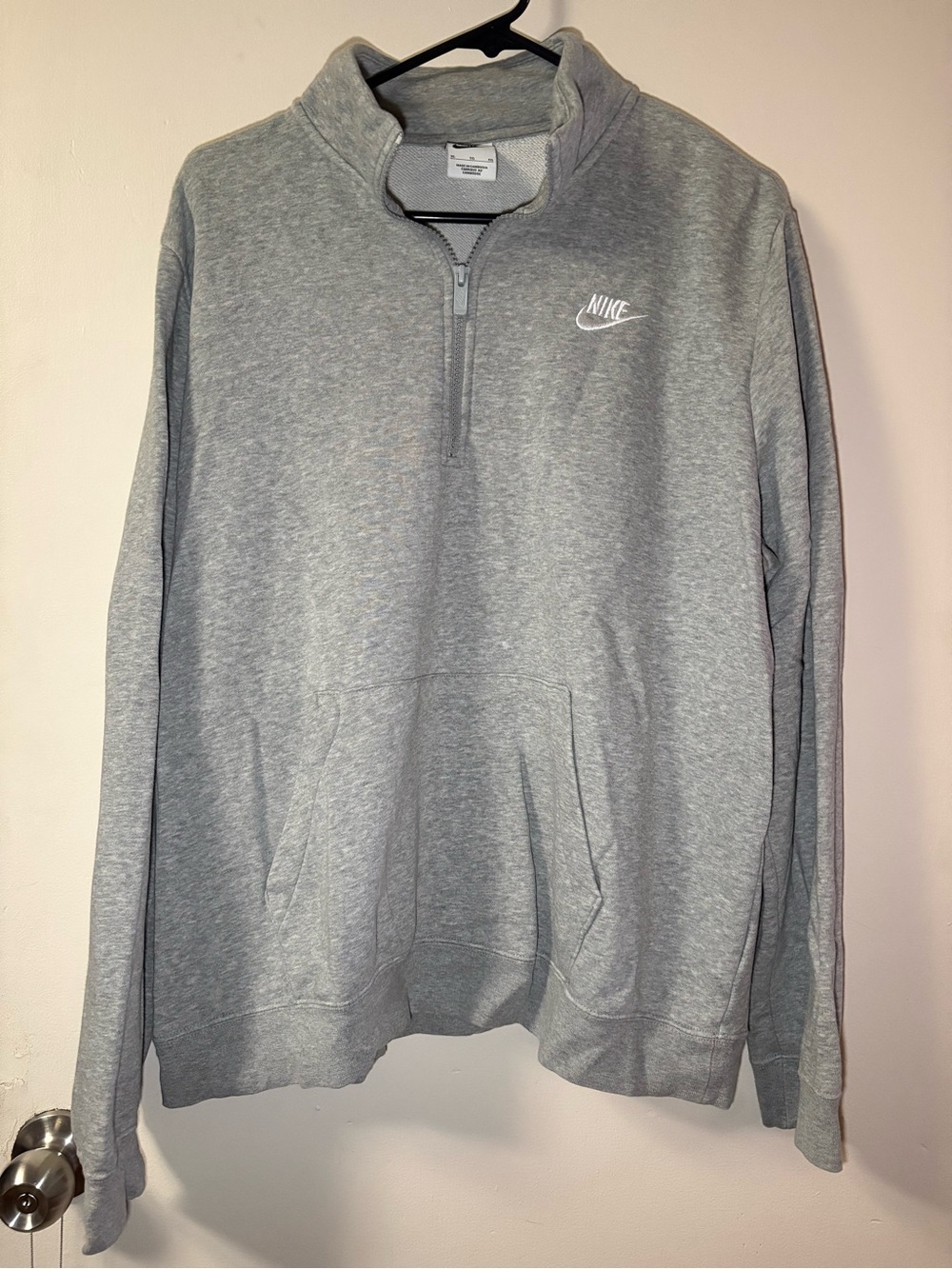 Nike Men’s Light Gray Half-Zip Sweatshirt